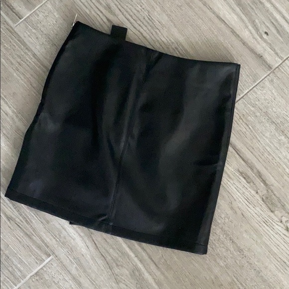 Leather skirt - Picture 3 of 3
